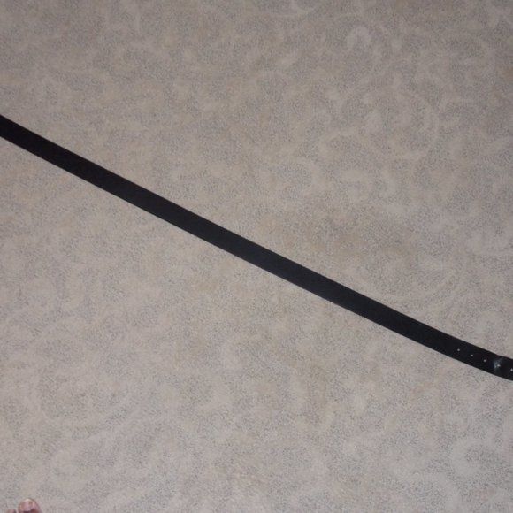 🔥2 for $10🔥 Tommy Hilfiger Black Leather Belt Size 44 - Picture 3 of 9